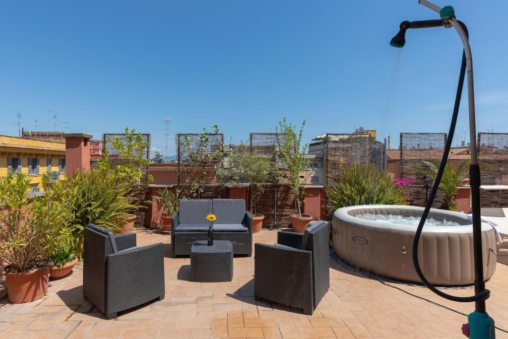 Penthouse With Jacuzzi On Private Terrace In Trastevere Rzym Zewnętrze zdjęcie