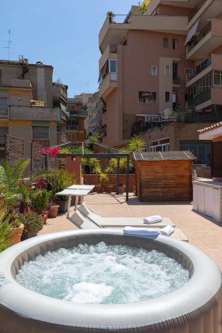 Penthouse With Jacuzzi On Private Terrace In Trastevere Rzym Zewnętrze zdjęcie