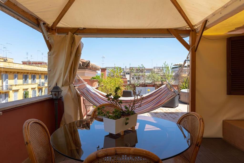 Penthouse With Jacuzzi On Private Terrace In Trastevere Rzym Zewnętrze zdjęcie