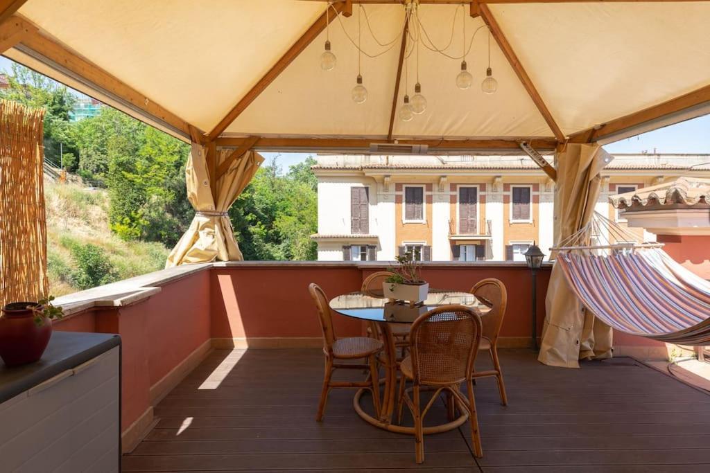 Penthouse With Jacuzzi On Private Terrace In Trastevere Rzym Zewnętrze zdjęcie