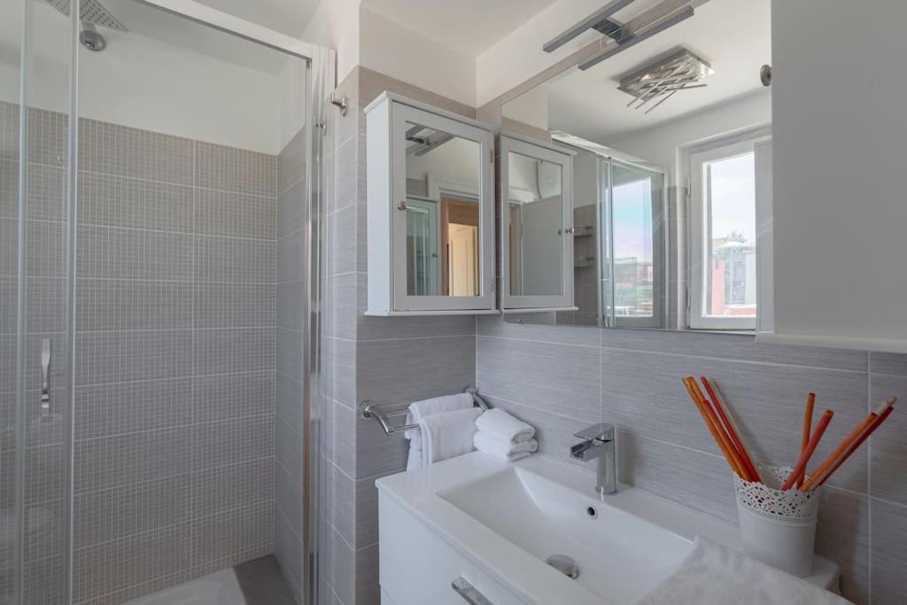 Penthouse With Jacuzzi On Private Terrace In Trastevere Rzym Zewnętrze zdjęcie